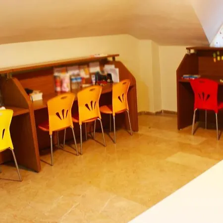 Istanyurt Dorm For Girls Albergue